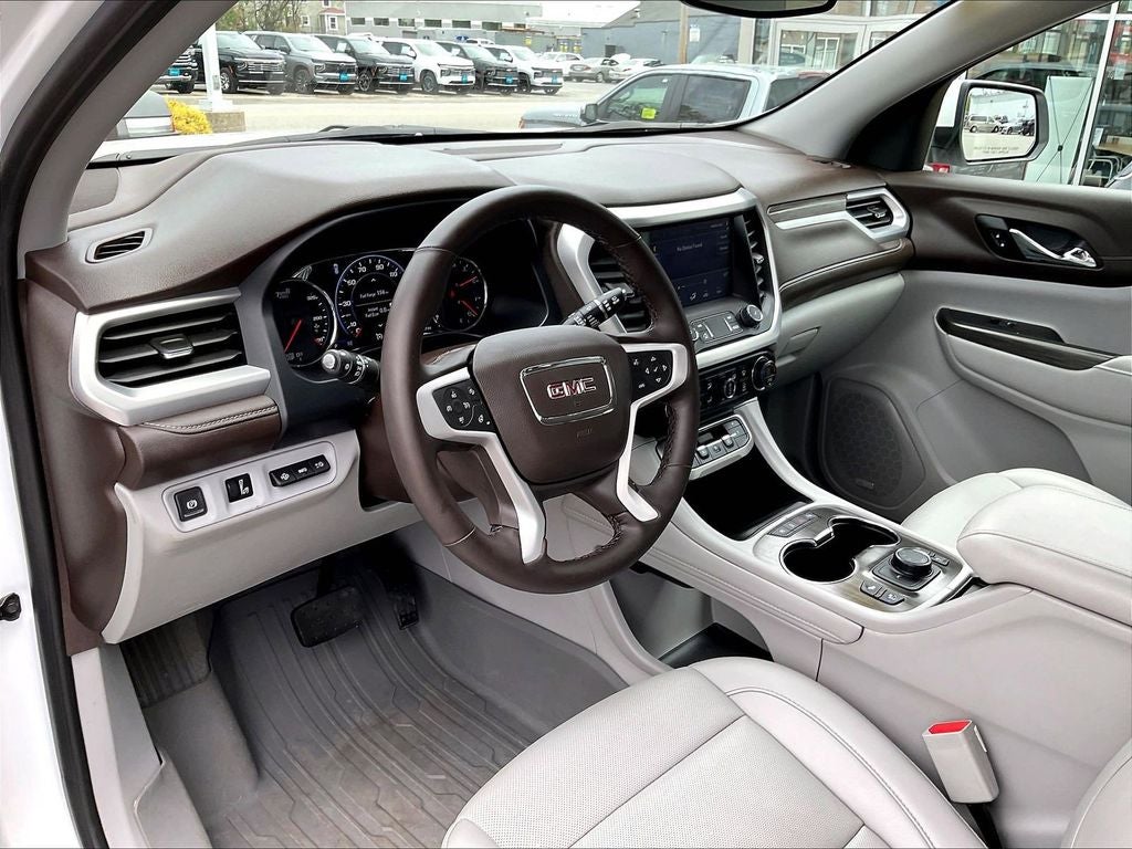 2023 GMC Acadia SLT
