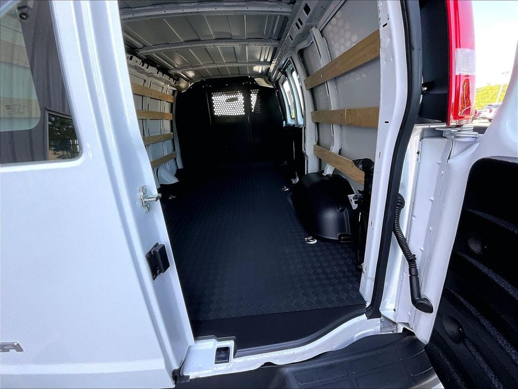 2024 GMC Savana 2500 Work Van