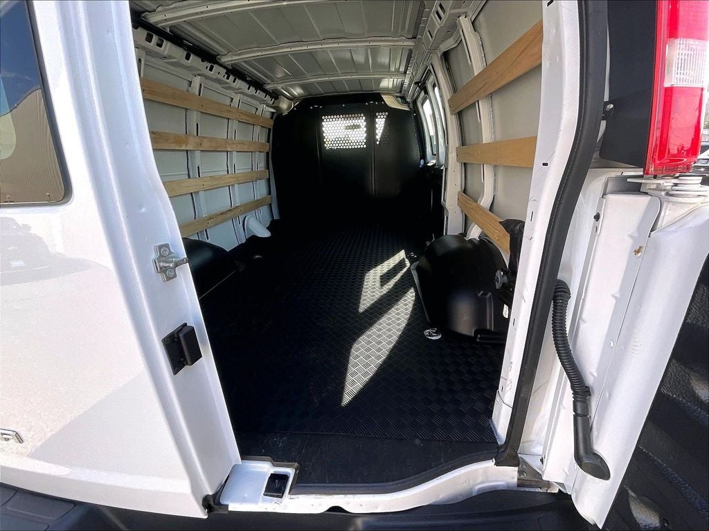 2025 GMC Savana 2500 Work Van