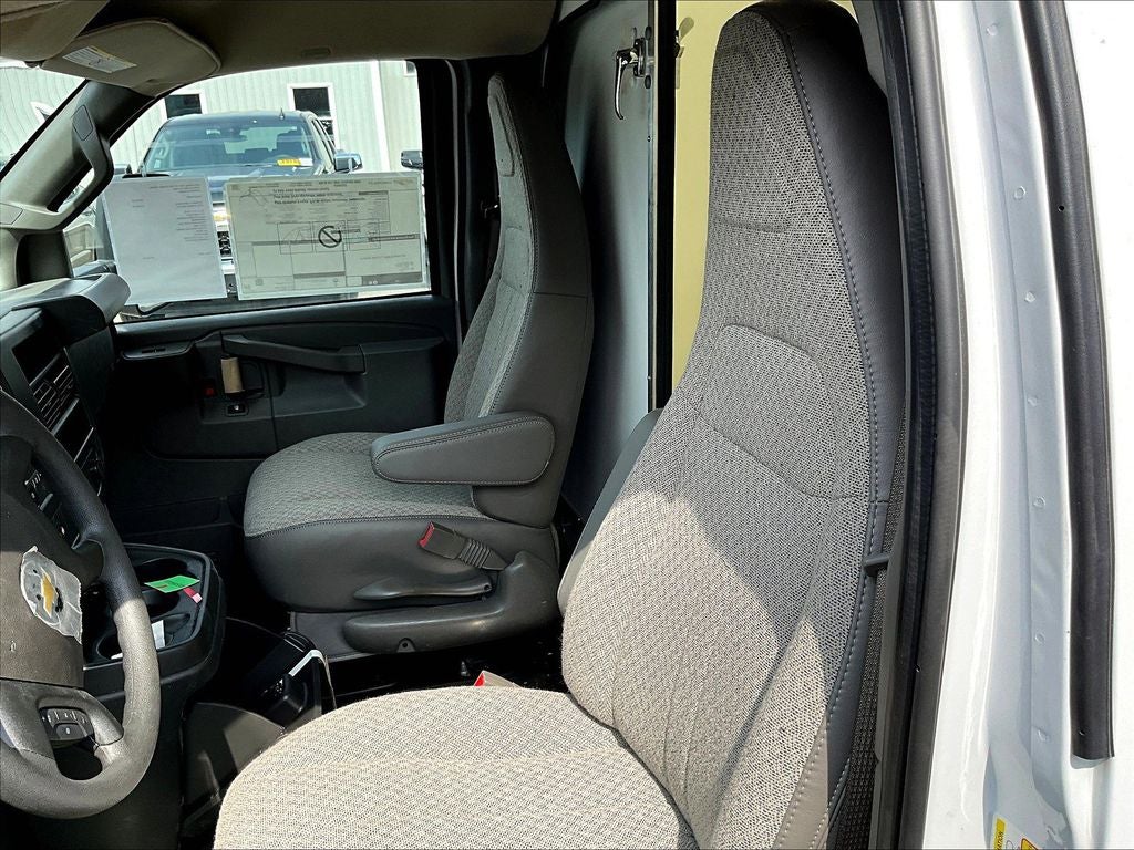 2025 Chevrolet Express 3500 Work Van Cutaway