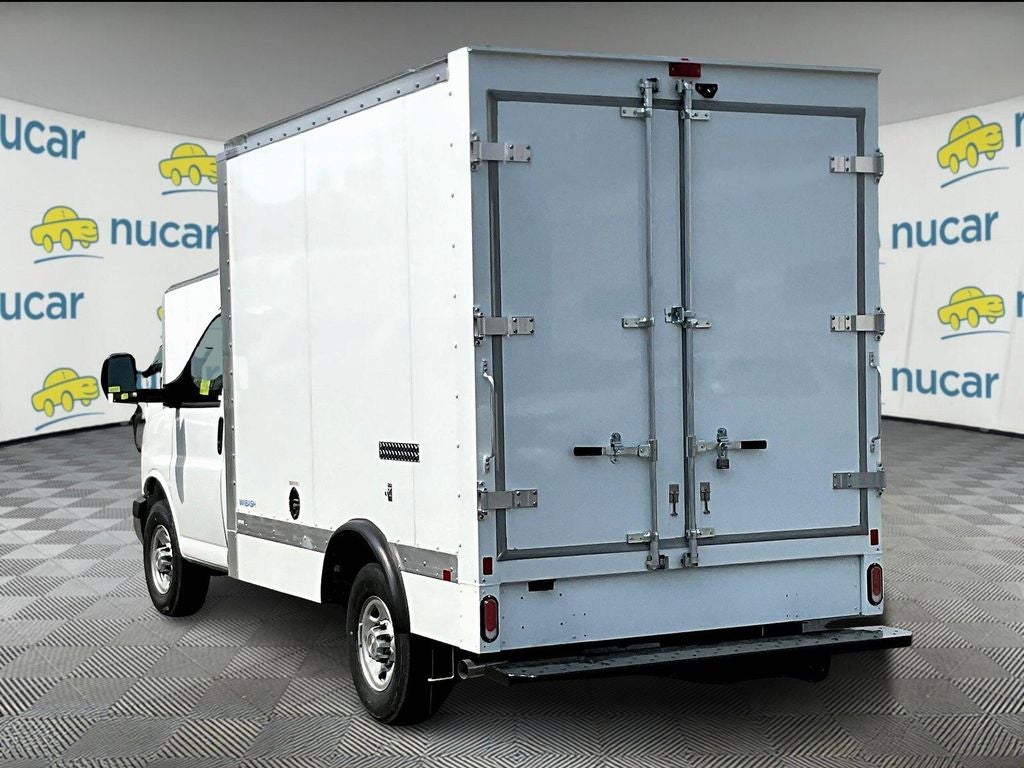 2025 Chevrolet Express 3500 Work Van Cutaway