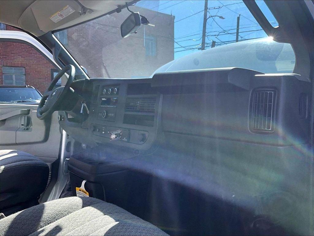 2025 Chevrolet Express 3500 Work Van Cutaway