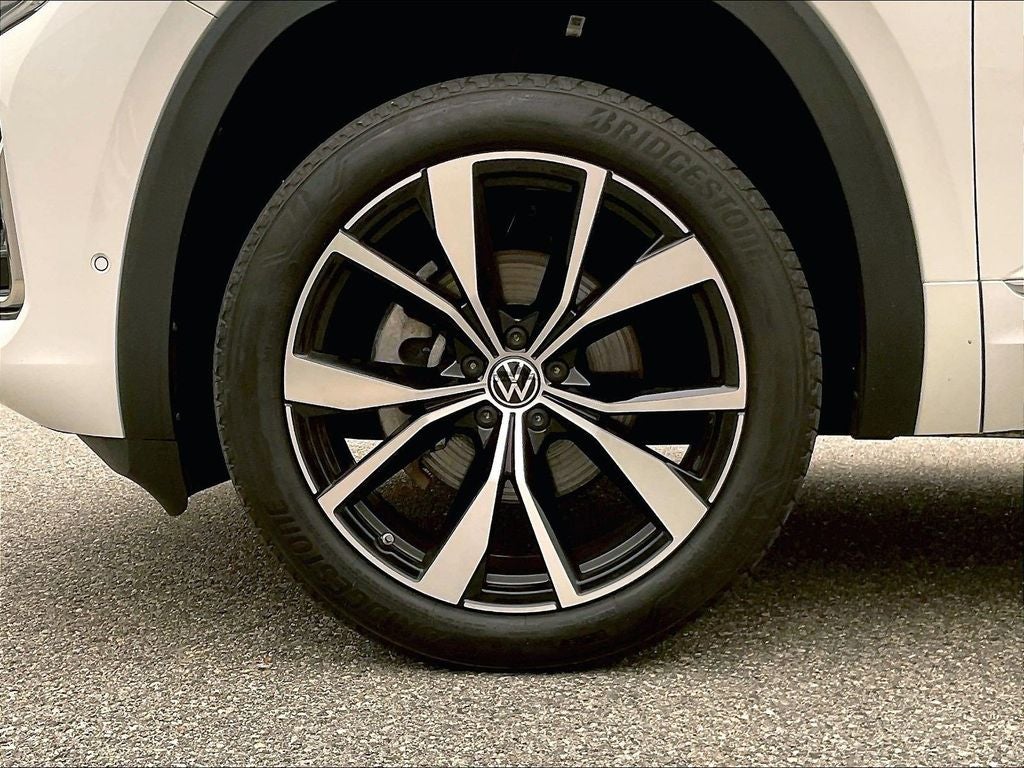 2024 Volkswagen Atlas Cross Sport 2.0T SEL Premium R-Line