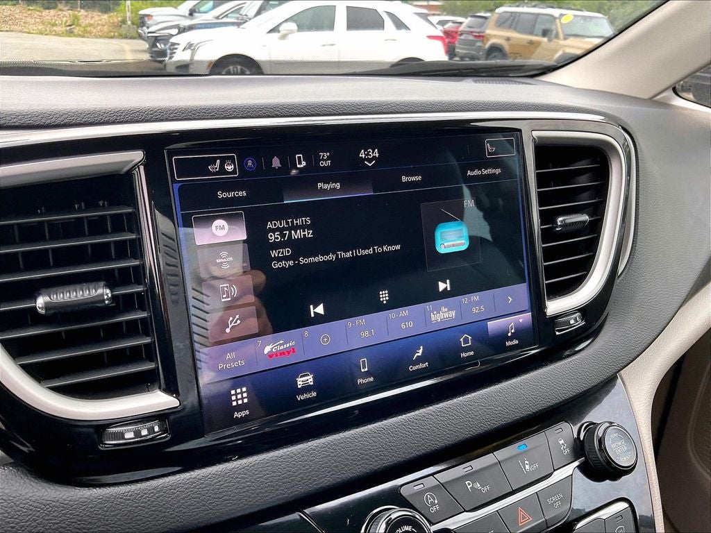 2023 Chrysler Pacifica Touring L