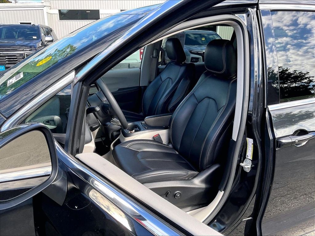 2023 Chrysler Pacifica Hybrid Touring L
