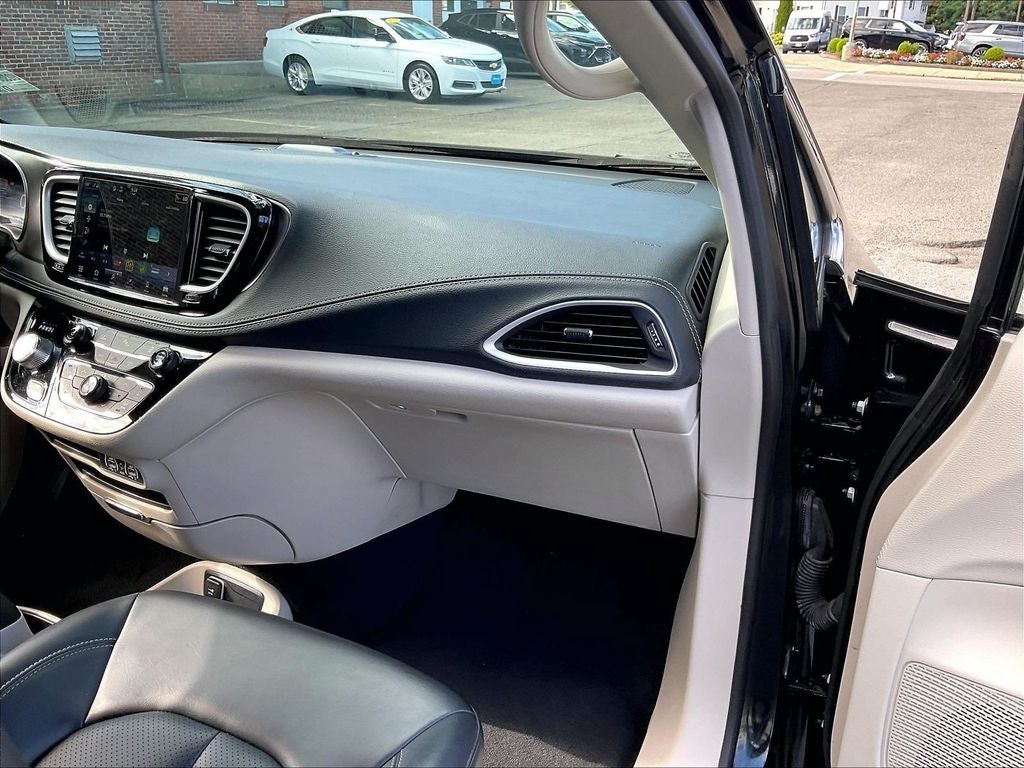2023 Chrysler Pacifica Hybrid Touring L