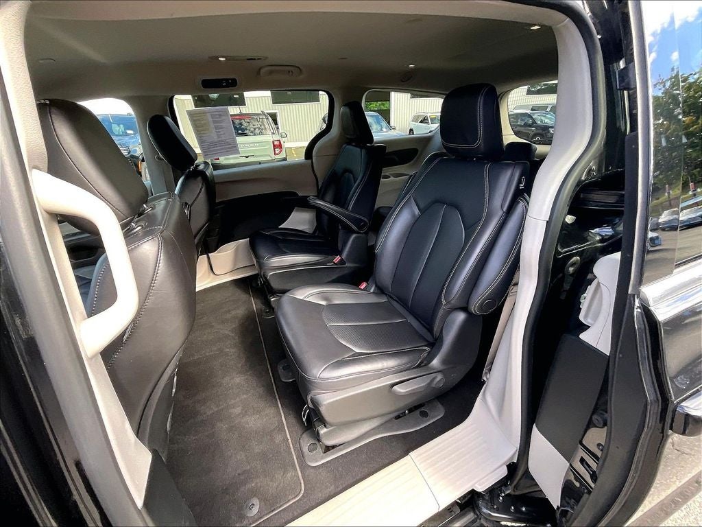 2023 Chrysler Pacifica Hybrid Touring L