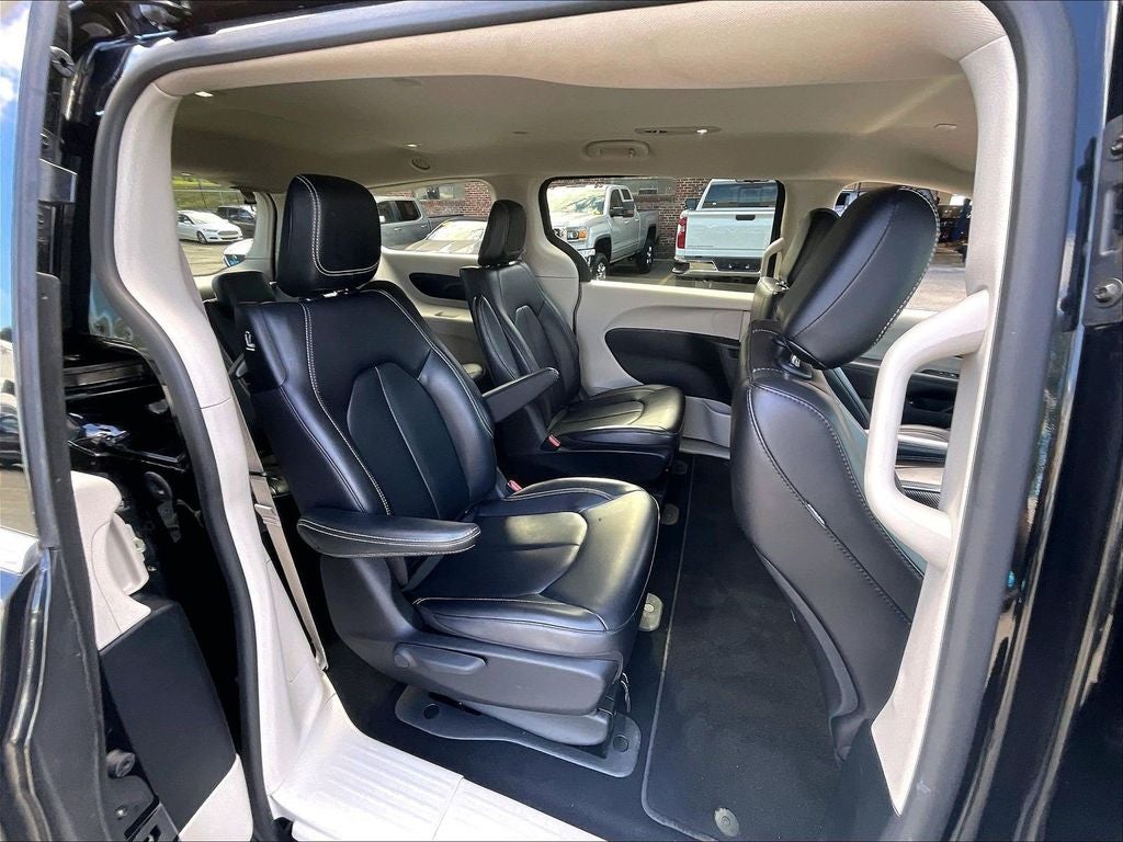 2023 Chrysler Pacifica Hybrid Touring L