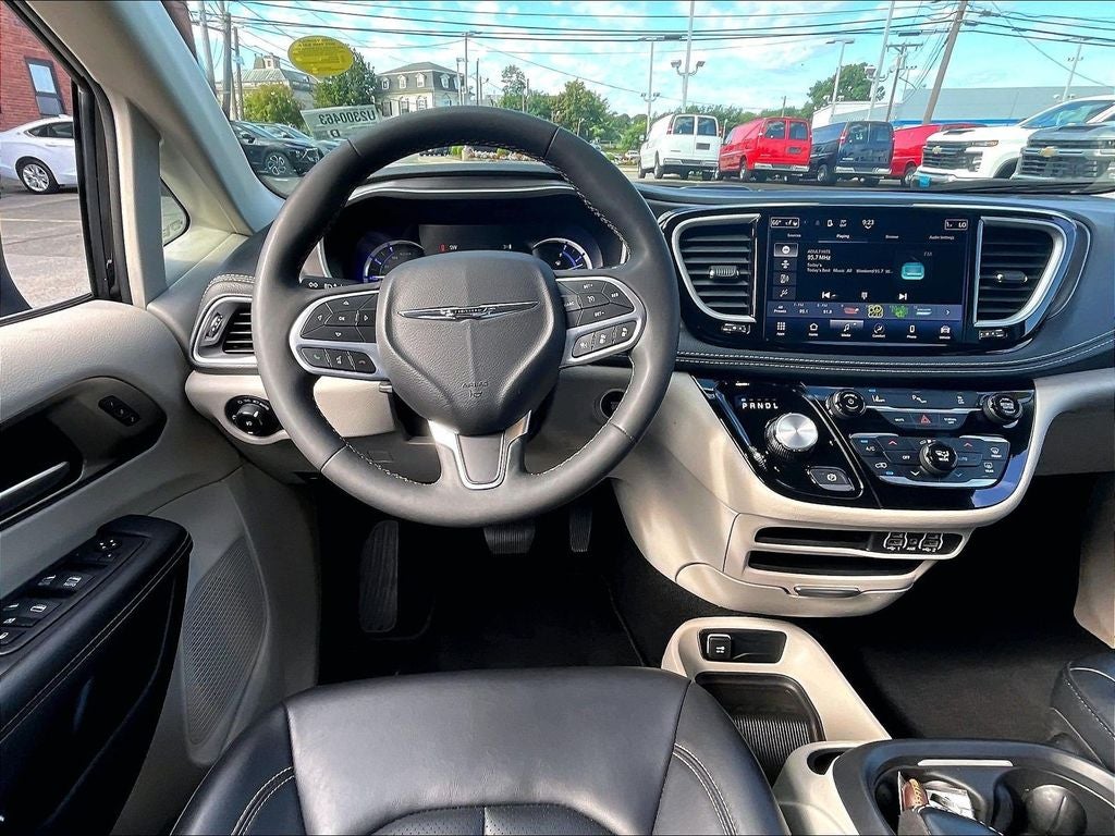 2023 Chrysler Pacifica Hybrid Touring L