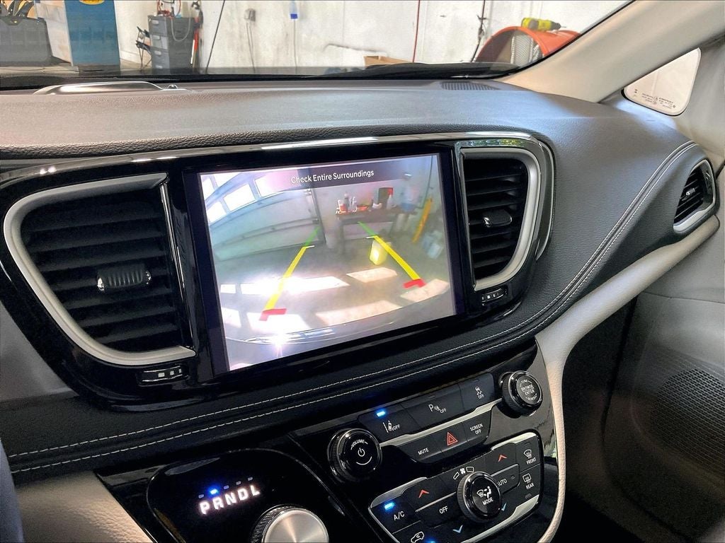 2023 Chrysler Pacifica Hybrid Touring L