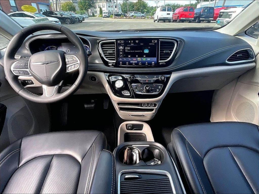 2023 Chrysler Pacifica Hybrid Touring L