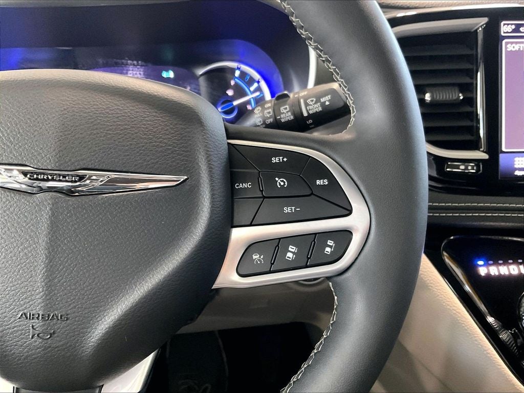 2023 Chrysler Pacifica Hybrid Touring L