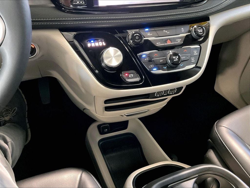 2023 Chrysler Pacifica Hybrid Touring L