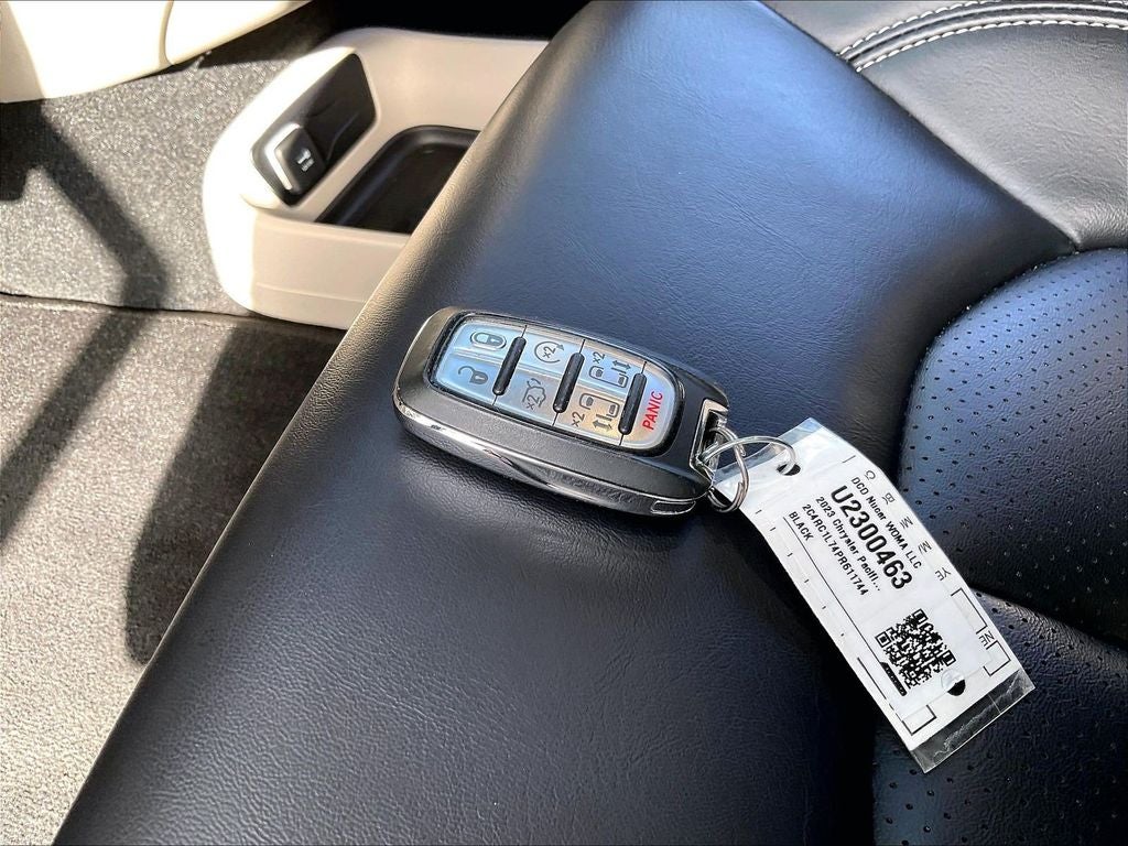 2023 Chrysler Pacifica Hybrid Touring L