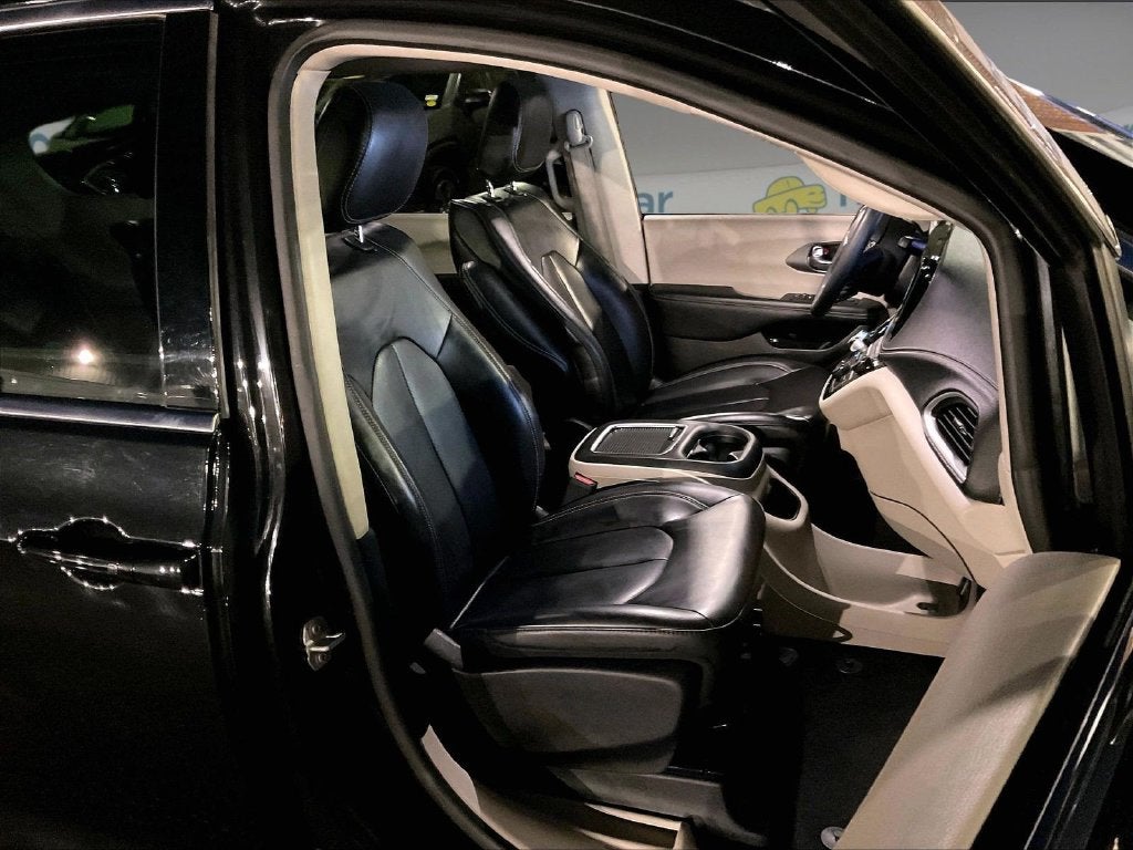 2023 Chrysler Pacifica Hybrid Touring L