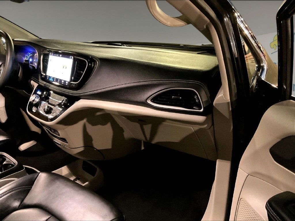 2023 Chrysler Pacifica Hybrid Touring L