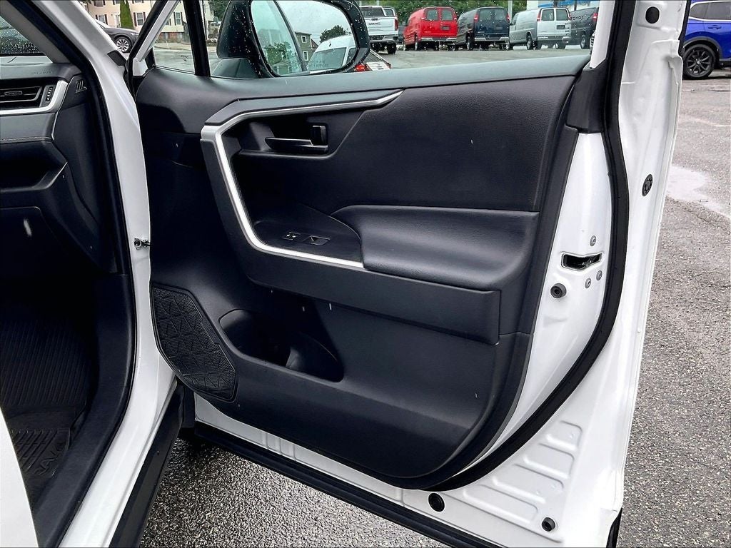 2022 Toyota RAV4 Hybrid LE