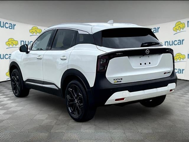 2025 Nissan Kicks SR