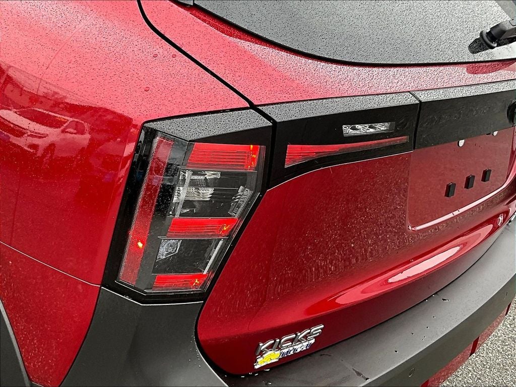 2025 Nissan Kicks SR