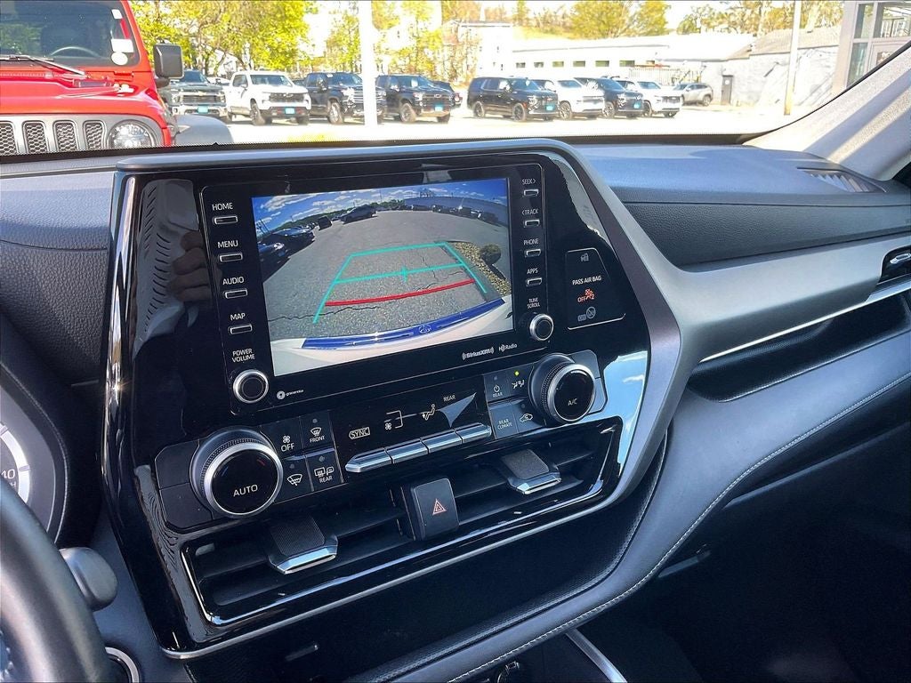 2021 Toyota Highlander LE
