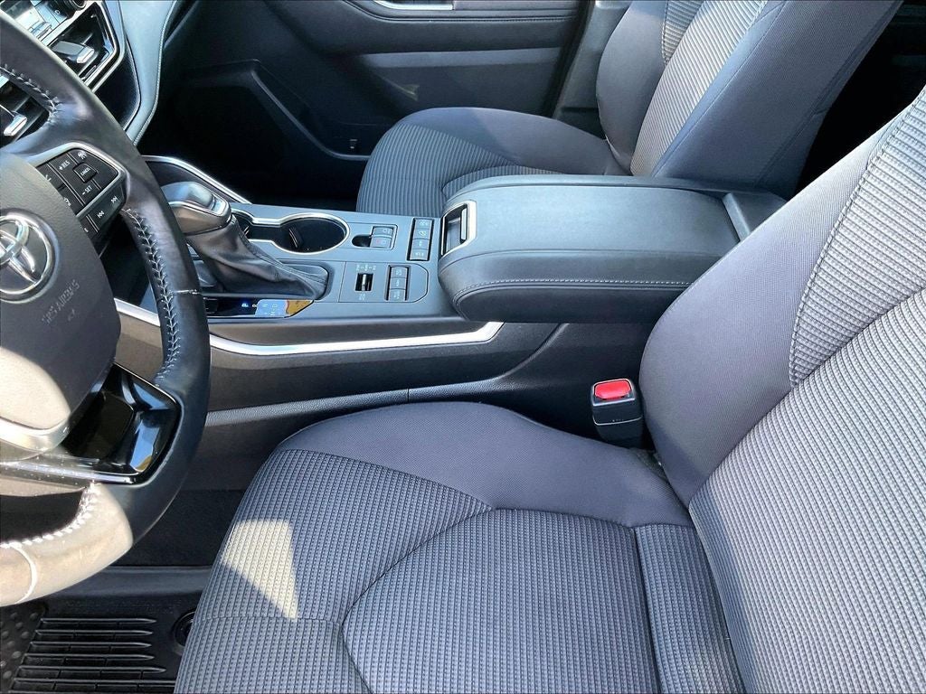 2021 Toyota Highlander LE