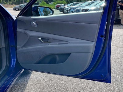 2025 Hyundai Elantra SE