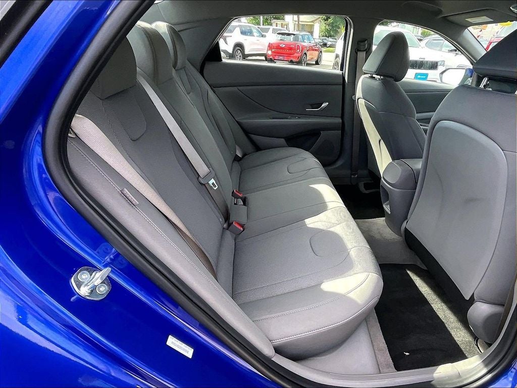 2025 Hyundai Elantra SE