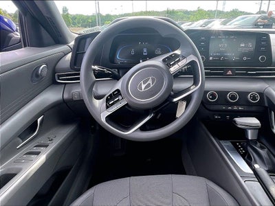 2025 Hyundai Elantra SE