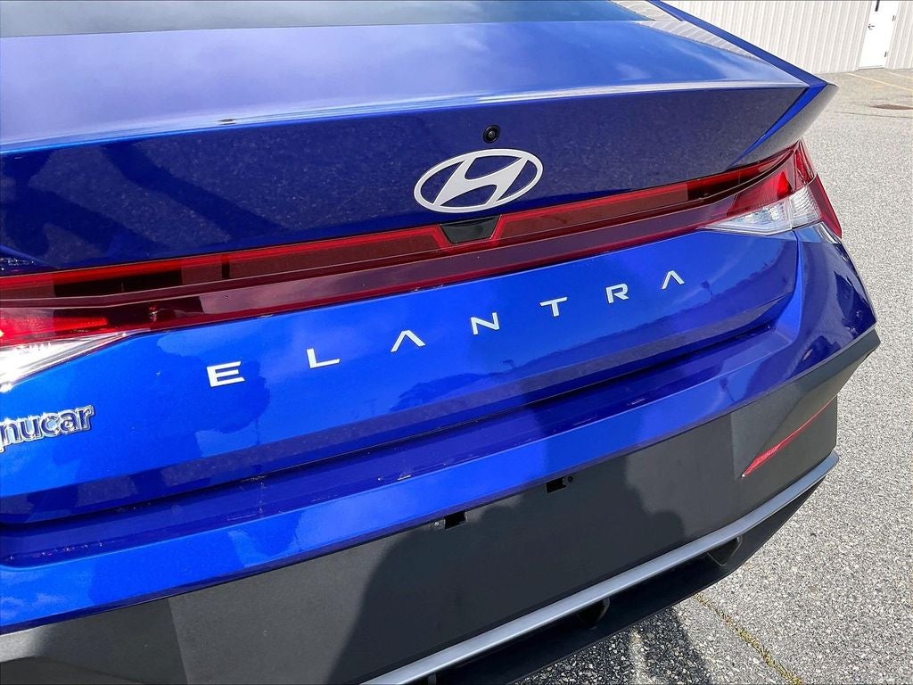 2025 Hyundai Elantra SE