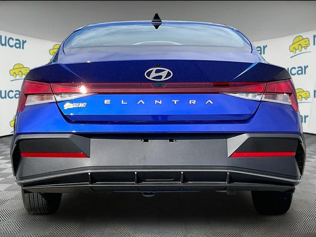 2025 Hyundai Elantra SE