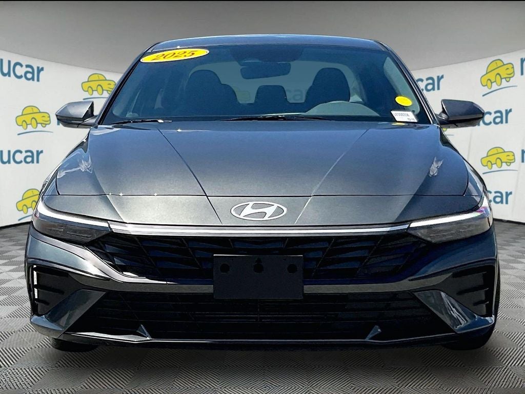 2025 Hyundai Elantra SE