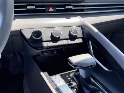 2025 Hyundai Elantra SE