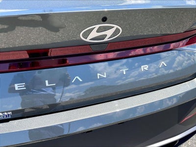 2025 Hyundai Elantra SE