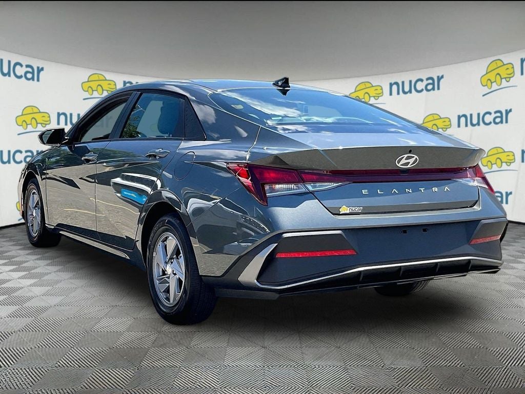 2025 Hyundai Elantra SE