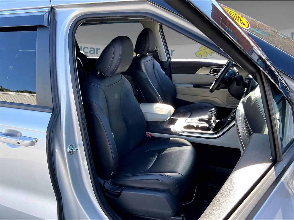 2023 Kia Carnival LX Seat Package