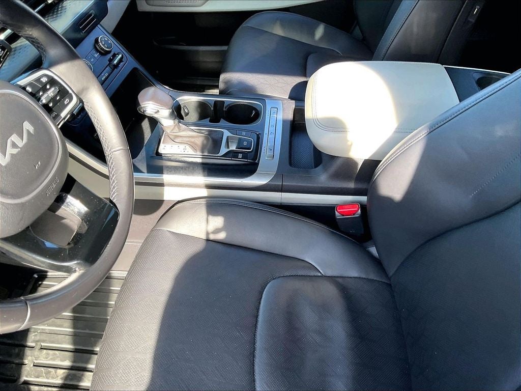 2023 Kia Carnival LX Seat Package