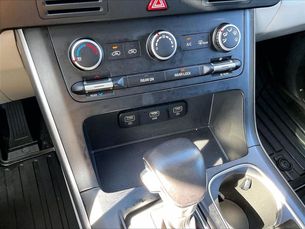 2023 Kia Carnival LX Seat Package