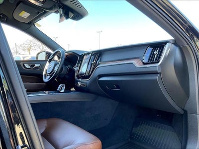 2022 Volvo XC60 Momentum
