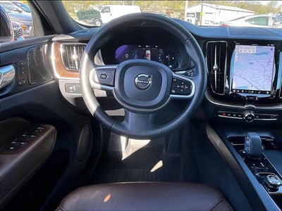 2022 Volvo XC60 Momentum