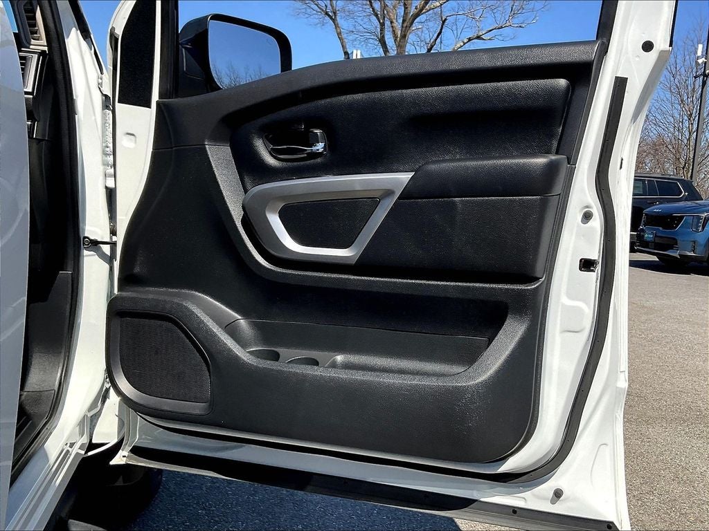 2024 Nissan Titan SV