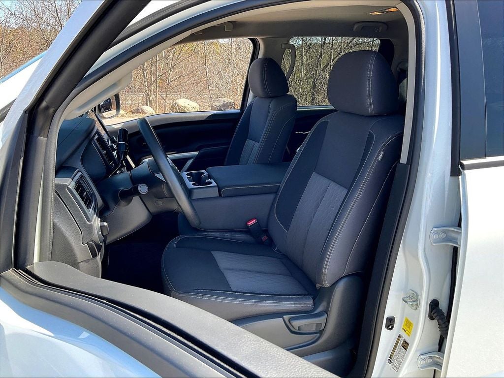 2024 Nissan Titan SV