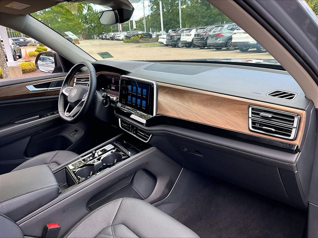 2025 Volkswagen Atlas 2.0T SE w/Technology
