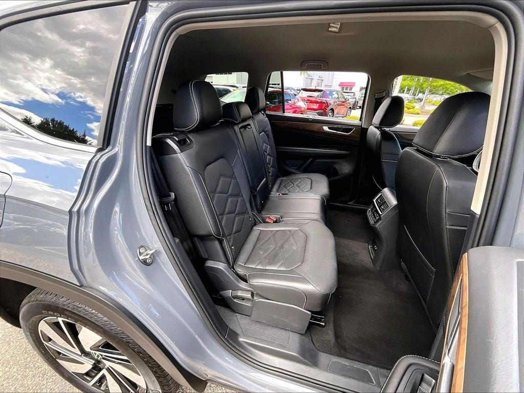 2025 Volkswagen Atlas 2.0T SE w/Technology