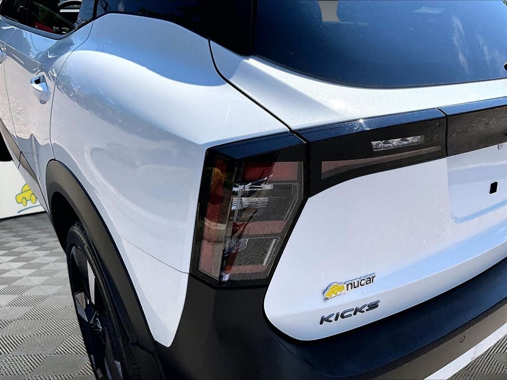 2025 Nissan Kicks SR