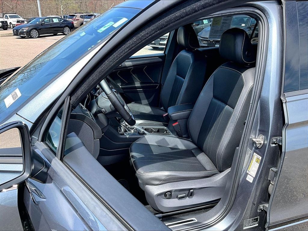 2023 Volkswagen Tiguan SE R-Line Black