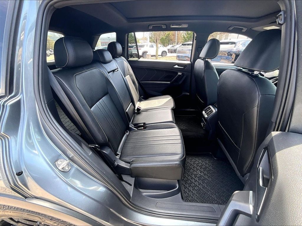 2023 Volkswagen Tiguan SE R-Line Black