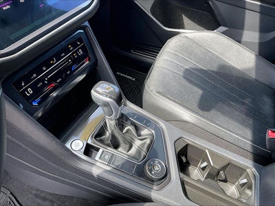 2023 Volkswagen Tiguan SE R-Line Black