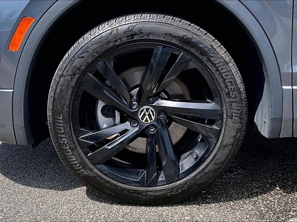 2023 Volkswagen Tiguan SE R-Line Black