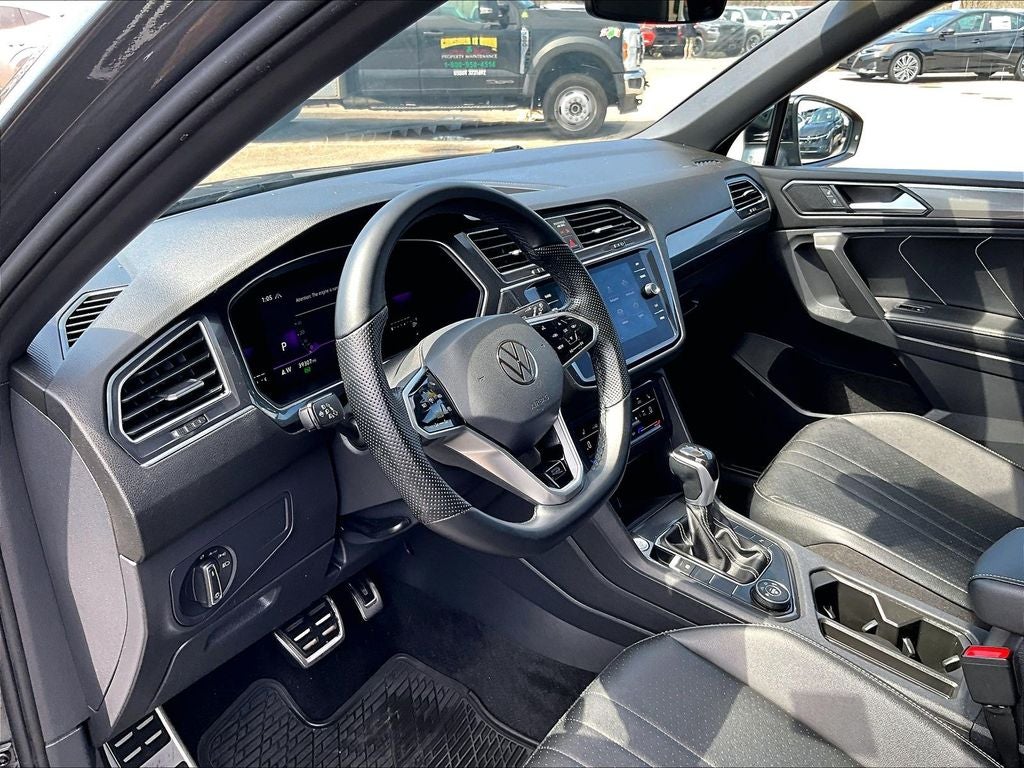 2023 Volkswagen Tiguan SE R-Line Black