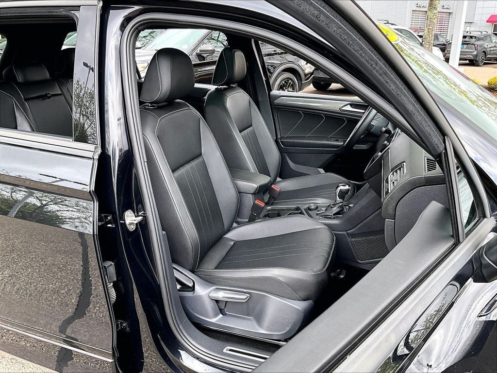2023 Volkswagen Tiguan SE R-Line Black